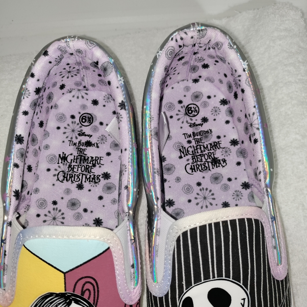 Nightmare Before Christmas Women's 6.5 Low Top Slip-On Sneaker Shoes - Picture 4 of 7